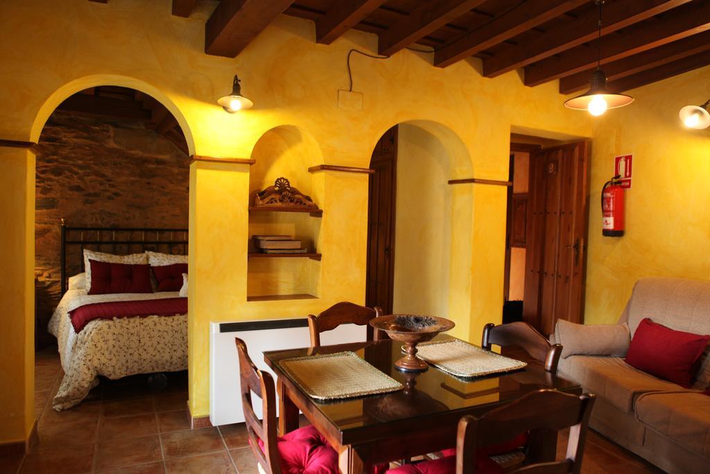 Apartamentos Rurales La Solana Robledillo De Gata Eksteriør billede